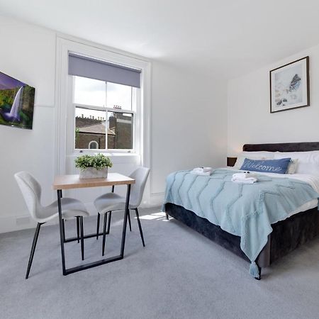 Suites By Rehoboth - M'Nuchah - Camden Road Londra Esterno foto